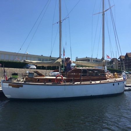 Port Deauville Yacht Vintage Luaran gambar