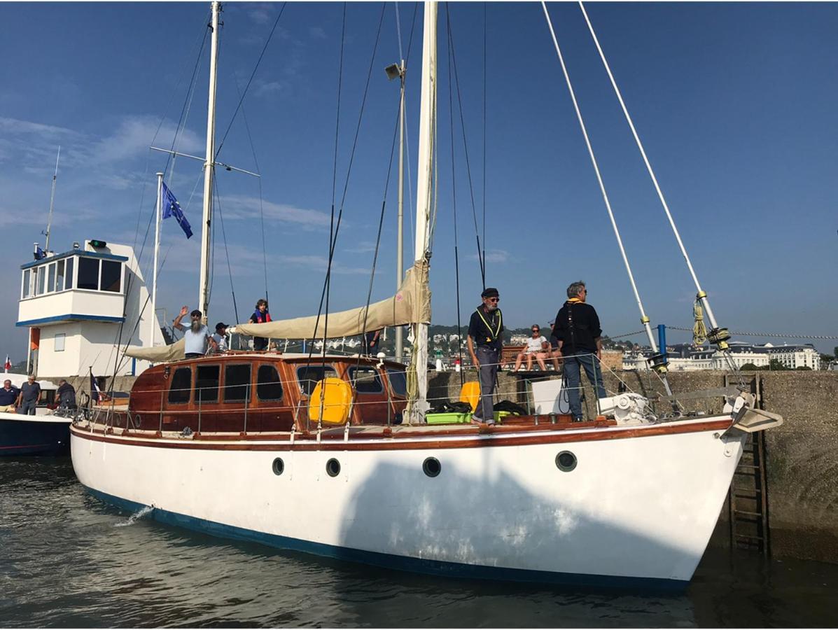 Port Deauville Yacht Vintage Luaran gambar