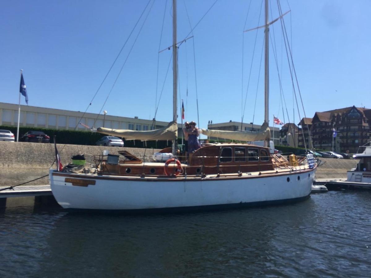 Port Deauville Yacht Vintage Luaran gambar