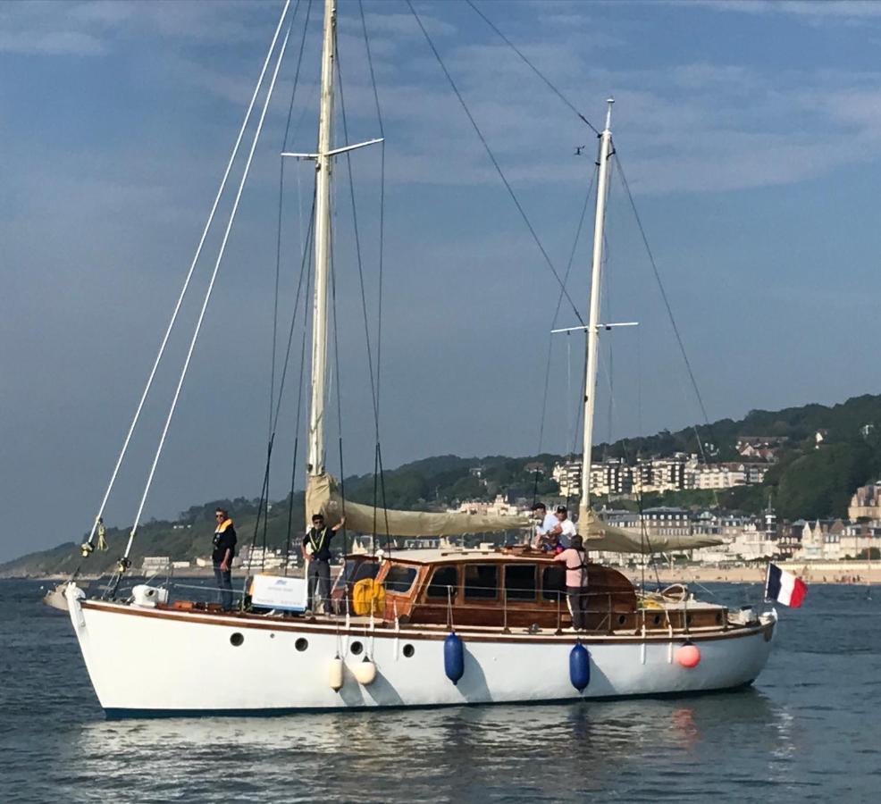 Port Deauville Yacht Vintage Luaran gambar