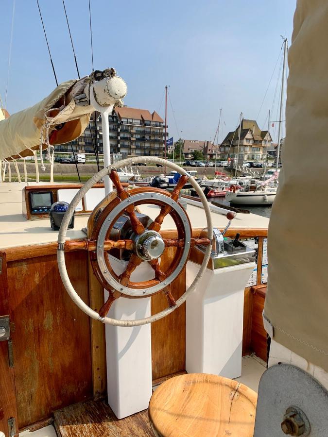 Port Deauville Yacht Vintage Luaran gambar