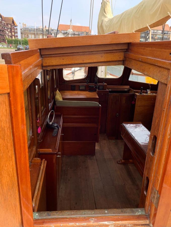 Port Deauville Yacht Vintage Luaran gambar