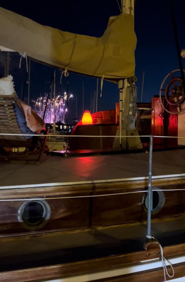 Port Deauville Yacht Vintage Luaran gambar
